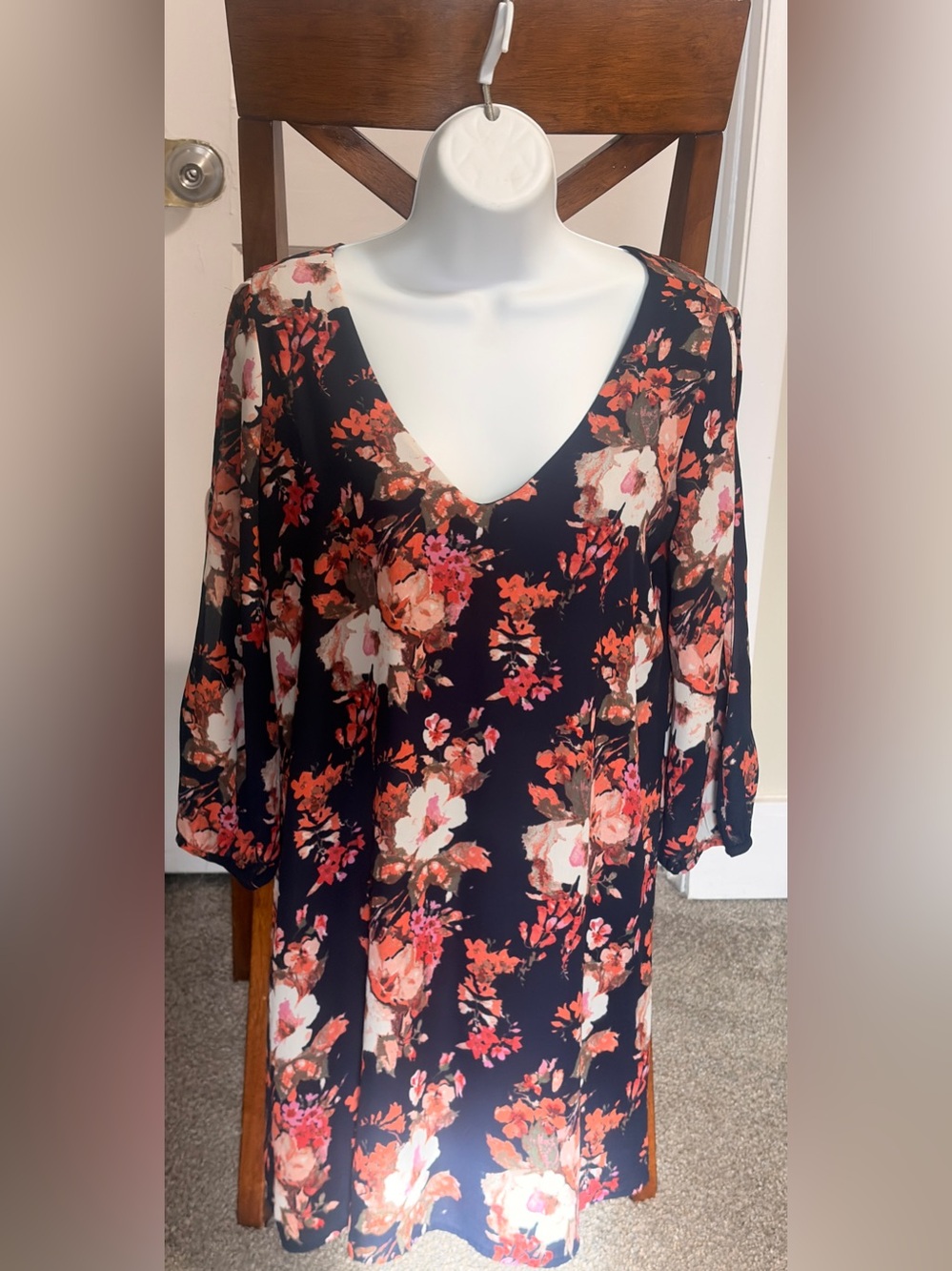 LULUS
Women's Black Floral V-Neck Tunic Top